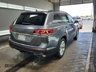 2023 Volkswagen Atlas SE z VIN 1V2HR2CA5PC526012, wystawiony jako IAAI lot #42796408 z przebiegiem 41 216 mil mil oraz . Historia ofert i sprzedaży dostępna na DreamBid. Obrazek 44.