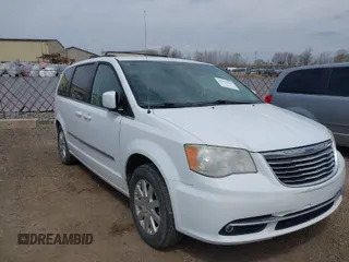 2014 Chrysler Town & Country Touring z VIN 2C4RC1BG4ER404320, wystawiony jako IAAI lot #42075325 z przebiegiem 233 018 mil mil oraz . Historia ofert i sprzedaży dostępna na DreamBid. Obrazek 1.