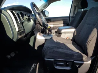 2013 Toyota Tundra z VIN 5TFDY5F18DX277709, wystawiony jako Copart lot #78623384 z przebiegiem 299 579 mil mil oraz Czysty tytuł • Clean title. Historia ofert i sprzedaży dostępna na DreamBid. Obrazek 7.