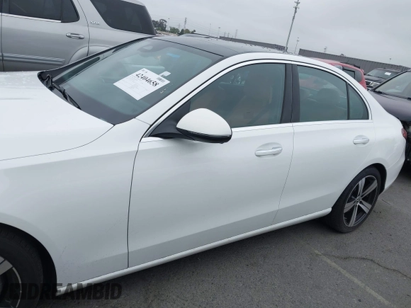 2025 Mercedes-Benz C 300 z VIN W1KAF4HB7SR250324, wystawiony jako IAAI lot #42404658 z przebiegiem 9 117 mil mil oraz . Historia ofert i sprzedaży dostępna na DreamBid. Obrazek 14.