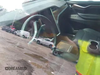 2016 Tesla Model X 70D z VIN 5YJXCAE25GF022898, wystawiony jako IAAI lot #39945988 z przebiegiem Nie podano mil oraz . Historia ofert i sprzedaży dostępna na DreamBid. Obrazek 7.