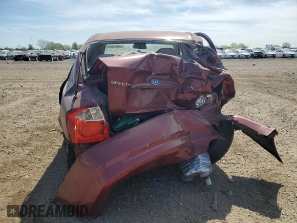 2005 Kia Spectra LX z VIN KNAFE121355162932, wystawiony jako Copart lot #56292625 z przebiegiem 92 828 mil mil oraz Szkoda całkowita • Salvage title. Historia ofert i sprzedaży dostępna na DreamBid. Obrazek 6.