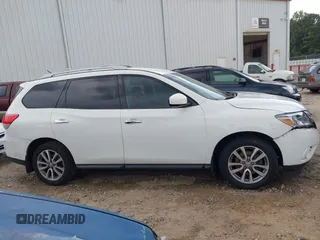 2016 Nissan Pathfinder S z VIN 5N1AR2MN8GC662540, wystawiony jako IAAI lot #42632335 z przebiegiem 196 810 mil mil oraz . Historia ofert i sprzedaży dostępna na DreamBid. Obrazek 14.
