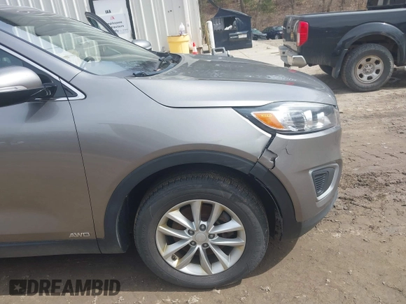 2018 Kia Sorento LX with VIN 5XYPGDA36JG403695, listed as a IAAI auction lot 42018100 with 111,059 mi miles. Bid and sale history available at carsss.com. Image 6.