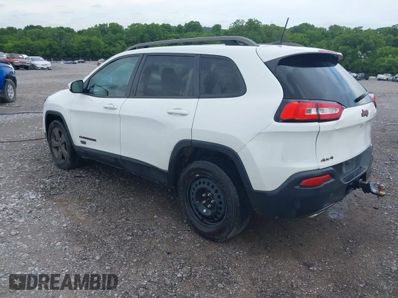 2016 Jeep Cherokee Latitude z VIN 1C4PJMCS4GW332918, wystawiony jako IAAI lot #42447507 z przebiegiem 97 575 mil mil oraz . Historia ofert i sprzedaży dostępna na DreamBid. Obrazek 3.
