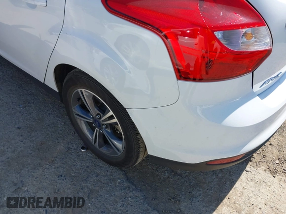 2014 Ford Focus SE with VIN 1FADP3K22EL454565, listed as a IAAI auction lot 42054653 with 19,118 mi miles. Bid and sale history available at carsss.com. Image 6.