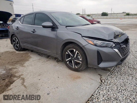 2024 Nissan Sentra SV z VIN 3N1AB8CVXRY261632, wystawiony jako Copart lot #57170615 z przebiegiem 17 549 mil mil oraz Szkoda całkowita • Salvage title. Historia ofert i sprzedaży dostępna na DreamBid. Obrazek 4.