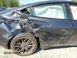 2024 Tesla Model 3 z VIN 5YJ3E1EA0RF724968, wystawiony jako Copart lot #55357885 z przebiegiem Nie podano mil oraz Szkoda całkowita • Salvage title. Historia ofert i sprzedaży dostępna na DreamBid. Obrazek 10.