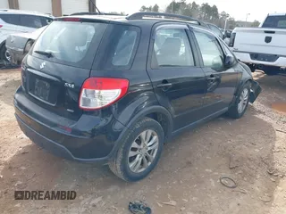 2013 Suzuki SX4 Crossover z VIN JS2YB5A35D6100607, wystawiony jako IAAI lot #41605648 z przebiegiem 64 685 mil mil oraz . Historia ofert i sprzedaży dostępna na DreamBid. Obrazek 4.