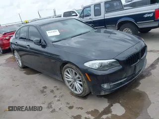2012 BMW 5 Series 550i xDrive z VIN WBAFU9C5XCC787257, wystawiony jako IAAI lot #42394843 z przebiegiem 94 829 mil mil oraz . Historia ofert i sprzedaży dostępna na DreamBid. Obrazek 1.