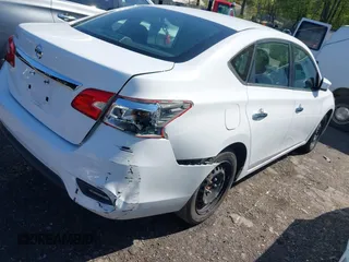 2018 Nissan Sentra S z VIN 3N1AB7AP7JY310031, wystawiony jako IAAI lot #41974445 z przebiegiem 106 842 mil mil oraz . Historia ofert i sprzedaży dostępna na DreamBid. Obrazek 4.