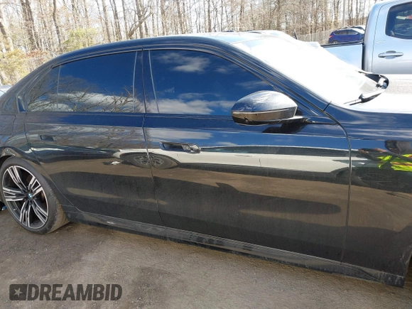 2023 BMW 7 Series 740i z VIN WBA23EH0XPCM66798, wystawiony jako IAAI lot #41672032 z przebiegiem 111 311 mil mil oraz . Historia ofert i sprzedaży dostępna na DreamBid. Obrazek 14.