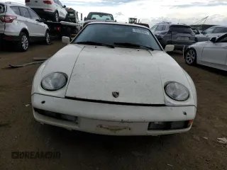 1984 Porsche 928 z VIN WP0JB0921ES860293, wystawiony jako Copart lot #70132694 z przebiegiem 134 907 mil mil oraz Tytuł czysty. Historia ofert i sprzedaży dostępna na DreamBid. Obrazek 5.