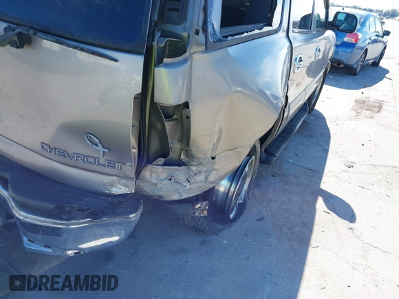 2001 Chevrolet Tahoe LS z VIN 1GNEC13T21J303213, wystawiony jako IAAI lot #41363563 z przebiegiem 194 243 mil mil oraz . Historia ofert i sprzedaży dostępna na DreamBid. Obrazek 6.