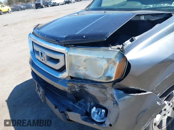 2011 Honda Pilot Touring with VIN 5FNYF4H95BB090892, listed as a IAAI auction lot 41878404 with 131,757 mi miles. Bid and sale history available at carsss.com. Image 6.