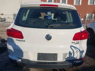 2013 Volkswagen Tiguan SE z VIN WVGBV3AX3DW608410, wystawiony jako IAAI lot #41397876 z przebiegiem 119 867 mil mil oraz . Historia ofert i sprzedaży dostępna na DreamBid. Obrazek 16.
