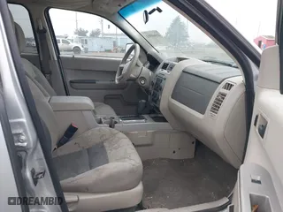 2008 Ford Escape XLT with VIN 1FMCU93108KB75838, listed as a IAAI auction lot 41040911 with 205,049 mi miles. Bid and sale history available at carsss.com. Image 5.