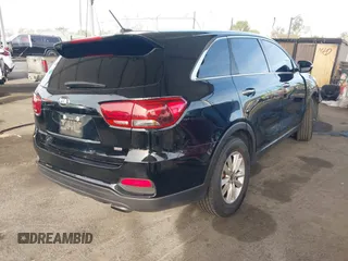 2019 Kia Sorento LX with VIN 5XYPG4A39KG522973, listed as a IAAI auction lot 41353348 with 151,889 mi miles. Bid and sale history available at carsss.com. Image 4.