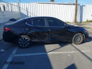2024 Nissan Sentra S z VIN 3N1AB8BV9RY229224, wystawiony jako IAAI lot #41625753 z przebiegiem 20 740 mil mil oraz . Historia ofert i sprzedaży dostępna na DreamBid. Obrazek 6.