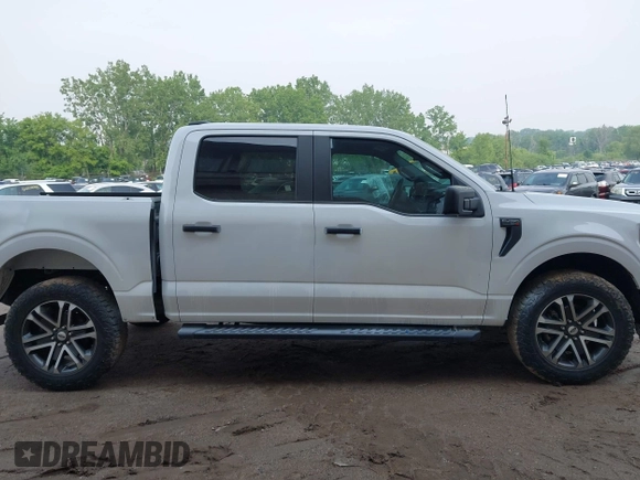 2022 Ford F-150 XL z VIN 1FTEW1EP1NKE50669, wystawiony jako IAAI lot #42294888 z przebiegiem 77 191 mil mil oraz . Historia ofert i sprzedaży dostępna na DreamBid. Obrazek 13.