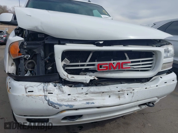 2005 GMC Yukon XL SLT with VIN 3GKFK16Z85G177502, listed as a IAAI auction lot 41899772 with 203,173 mi miles. Bid and sale history available at carsss.com. Image 6.