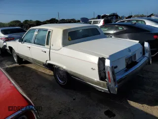 1990 Cadillac Brougham z VIN 1G6DW54Y6LR711203, wystawiony jako Copart lot #76484634 z przebiegiem 121 310 mil mil oraz Nie do naprawy. Historia ofert i sprzedaży dostępna na DreamBid. Obrazek 2.