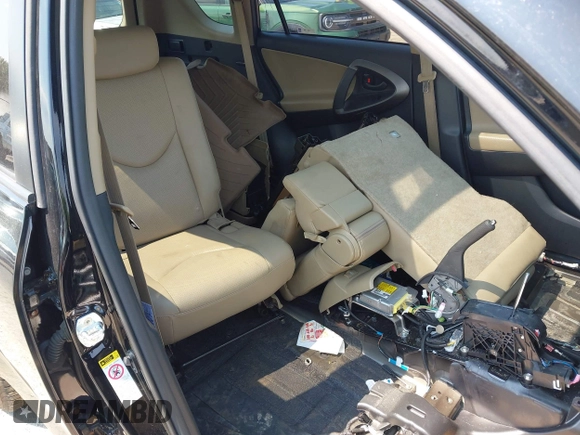 2010 Toyota RAV4 Limited с VIN JTMDF4DV2A5025032, выставлен на аукционе IAAI как лот 42672176 с пробегом 170 739 миль миль и . История ставок и продаж доступна на DreamBid. Изображение 6.