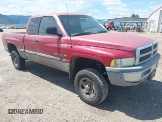 1998 Dodge 1500 z VIN 3B7HF12Y1WG214882, wystawiony jako IAAI lot #42380691 z przebiegiem 170 575 mil mil oraz . Historia ofert i sprzedaży dostępna na DreamBid. Obrazek 1.