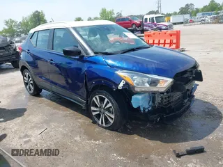 2020 Nissan Kicks SV z VIN 3N1CP5CV4LL528955, wystawiony jako IAAI lot #42104292 z przebiegiem 54 728 mil mil oraz . Historia ofert i sprzedaży dostępna na DreamBid. Obrazek 1.