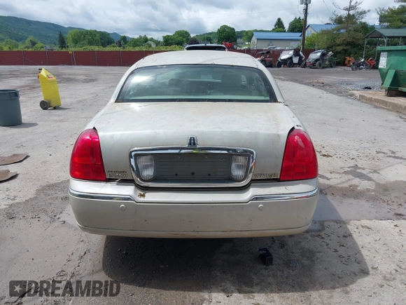 2005 Lincoln Town Car Signature Limited z VIN 1LNHM82W35Y654826, wystawiony jako IAAI lot #42334790 z przebiegiem 96 113 mil mil oraz . Historia ofert i sprzedaży dostępna na DreamBid. Obrazek 16.