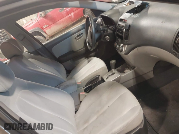 2009 Hyundai Elantra SE z VIN KMHDU46D59U691552, wystawiony jako IAAI lot #42567699 z przebiegiem 230 377 mil mil oraz . Historia ofert i sprzedaży dostępna na DreamBid. Obrazek 5.