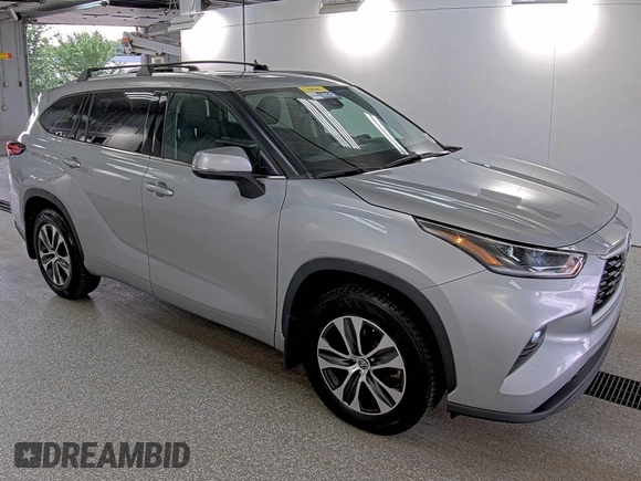 2021 Toyota Highlander XLE with VIN 5TDHZRBH0MS558143, listed as a IAAI auction lot 42859323 with 41,722 mi miles and . Bid and sale history available at DreamBid. Image 5.