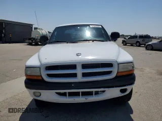2000 Dodge Dakota Sport with VIN 1B7GG2AN8YS598547, listed as a Copart auction lot 54520985 with 244,605 mi miles and Salvage Title. Bid and sale history available at carsss.com. Image 5.