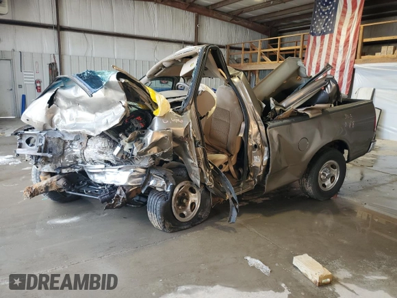2002 Ford F-150 XL with VIN 1FTRF17252NB01401, listed as a Copart auction lot 88121125 with 0 mi miles and Salvage Title. Bid and sale history available at carsss.com. Image 1.