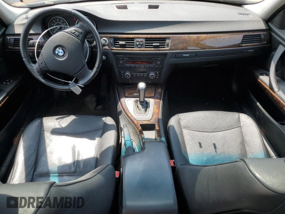 2007 BMW 3 Series 328i z VIN WBAVS13587FX15951, wystawiony jako Copart lot #61457175 z przebiegiem 153 167 mil mil oraz Czysty tytuł • Clean title. Historia ofert i sprzedaży dostępna na DreamBid. Obrazek 8.
