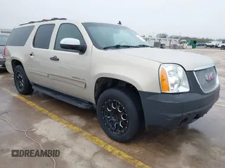 2011 GMC Yukon XL SLT with VIN 1GKS1KE01BR160725, listed as a IAAI auction lot 41587693 with 302,661 mi miles. Bid and sale history available at carsss.com. Image 1.