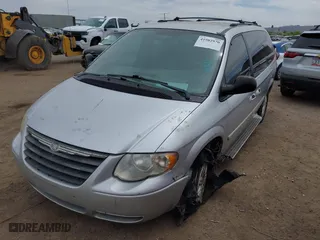 2005 Chrysler Town & Country Touring with VIN 2C4GP54L75R181204, listed as a IAAI auction lot 41982970 with 1 mi miles. Bid and sale history available at carsss.com. Image 6.