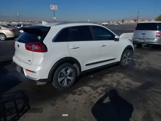 2017 Kia Niro LX with VIN KNDCB3LC6H5044078, listed as a IAAI auction lot 41466190 with 194,146 mi miles. Bid and sale history available at carsss.com. Image 4.