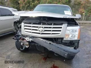 2002 Cadillac Escalade z VIN 1GYEK63N02R131870, wystawiony jako IAAI lot #41889300 z przebiegiem 328 013 mil mil oraz . Historia ofert i sprzedaży dostępna na DreamBid. Obrazek 6.