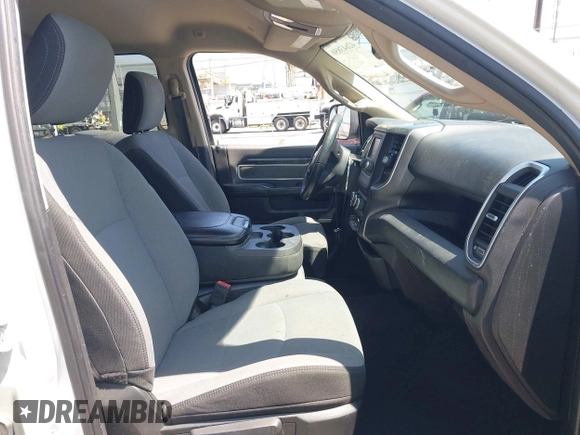 2019 Ram 2500 Big Horn with VIN 3C6UR5DJ4KG519811, listed as a IAAI auction lot 42643850 with 255,461 mi miles and . Bid and sale history available at DreamBid. Image 5.