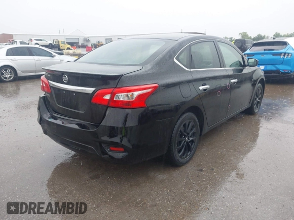 2018 Nissan Sentra S z VIN 3N1AB7AP6JY252378, wystawiony jako IAAI lot #42183882 z przebiegiem 121 473 mil mil oraz . Historia ofert i sprzedaży dostępna na DreamBid. Obrazek 4.