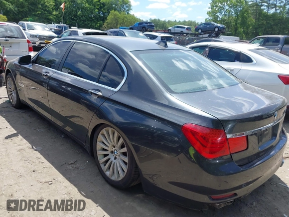 2011 BMW 7 Series 750Li xDrive с VIN WBAKC8C53BC431730, выставлен на аукционе IAAI как лот 42558302 с пробегом 105 981 миль миль и . История ставок и продаж доступна на DreamBid. Изображение 3.