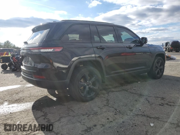 2023 Jeep Grand Cherokee Altitude z VIN 1C4RJHAG7PC529579, wystawiony jako Copart lot #85382064 z przebiegiem 23 550 mil mil oraz Szkoda całkowita • Salvage title. Historia ofert i sprzedaży dostępna na DreamBid. Obrazek 3.