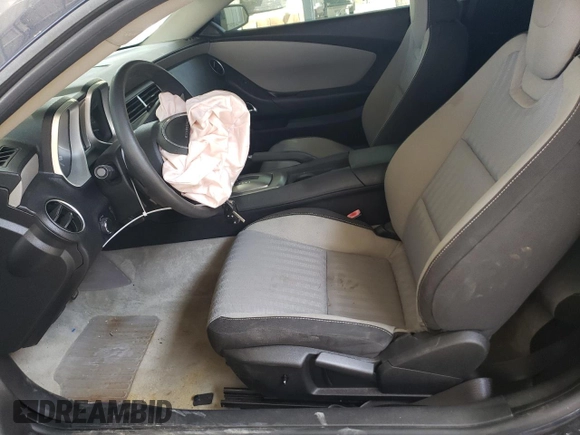 2010 Chevrolet Camaro LS z VIN 2G1FA1EVXA9193050, wystawiony jako Copart lot #52046535 z przebiegiem 161 457 mil mil oraz Szkoda całkowita • Salvage title. Historia ofert i sprzedaży dostępna na DreamBid. Obrazek 7.