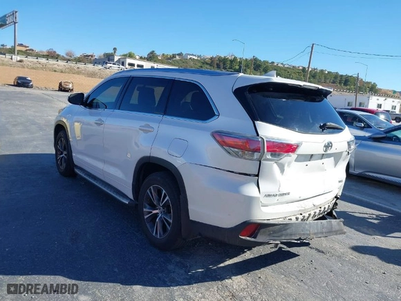 2016 Toyota Highlander XLE with VIN 5TDKKRFH3GS160434, listed as a IAAI auction lot 41588745 with 82153 miles. Bid and sale history available at carsss.com. Image 3.