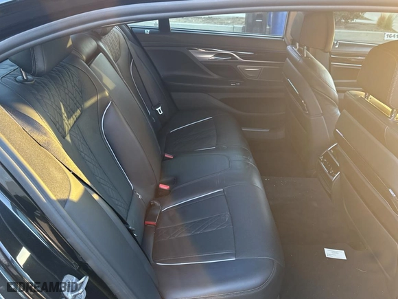 2022 BMW 7 Series 750i xDrive with VIN WBA7U2C02NCH89848, listed as a Copart auction lot 84766184 with 19,758 mi miles and Salvage Title. Bid and sale history available at carsss.com. Image 6.