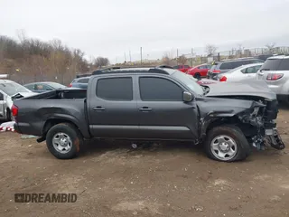 2021 Toyota Tacoma SR z VIN 5TFCZ5AN3MX269374, wystawiony jako IAAI lot #41068356 z przebiegiem 54 358 mil mil oraz . Historia ofert i sprzedaży dostępna na DreamBid. Obrazek 13.