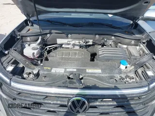 2024 Volkswagen Atlas SE with VIN 1V2WE2CA0RC201550, listed as a IAAI auction lot 42048995 with 47,181 mi miles and . Bid and sale history available at DreamBid. Image 10.
