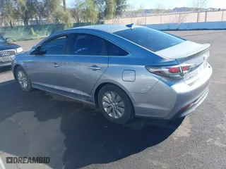 2017 Hyundai Sonata Hybrid SE with VIN KMHE24L11HA045879, listed as a IAAI auction lot 41841807 with 220,755 mi miles. Bid and sale history available at carsss.com. Image 3.