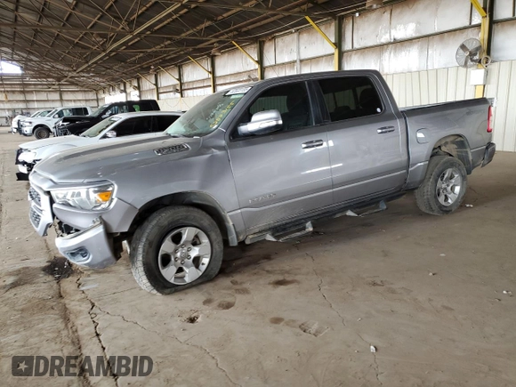 2022 Ram 1500 Big Horn z VIN 1C6SRFFT4NN119786, wystawiony jako Copart lot #52823155 z przebiegiem 26 974 mil mil oraz Szkoda całkowita • Salvage title. Historia ofert i sprzedaży dostępna na DreamBid. Obrazek 1.